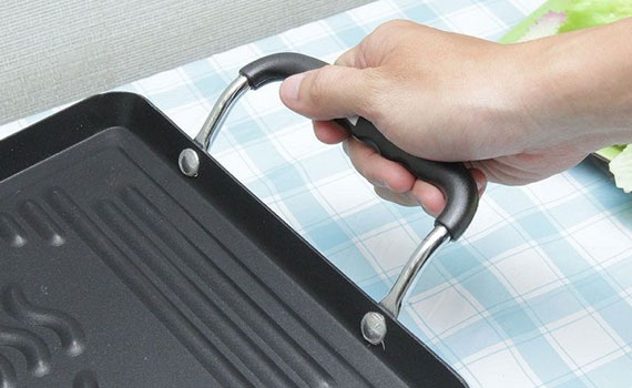 Bếp nướng điện Goldsun GR-GYC 1400 giúp bạn tiết kiệm thời gian hiệu quả